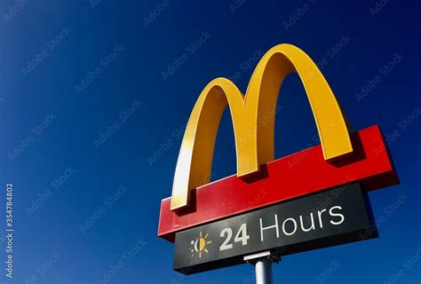 mcdonald's opening hours near me